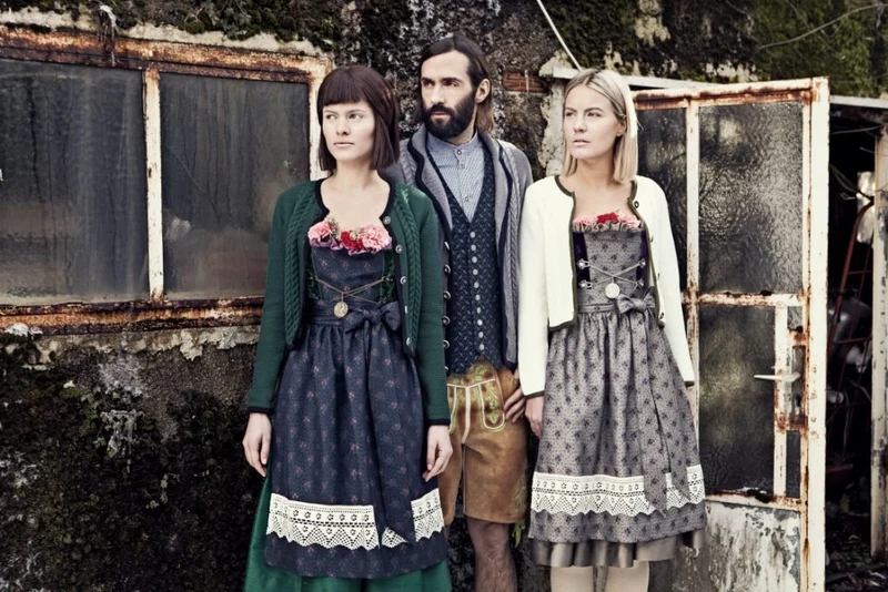 SEIDENDIRNDL PERGOLA KÖNIGSBLAU/TANNE