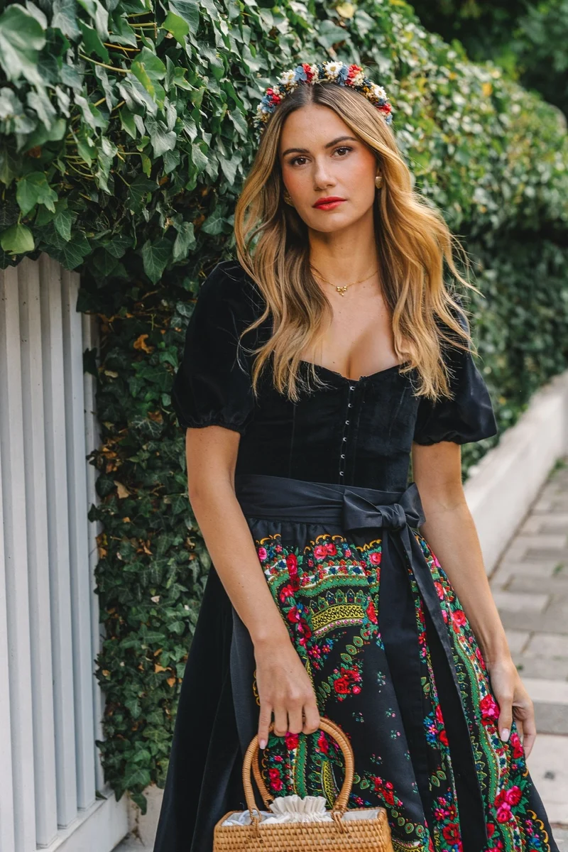 SAMT DIRNDL BLACK VELVET EDITION FOLKLORE SCHWARZ MIT 2 SCHÜRZEN