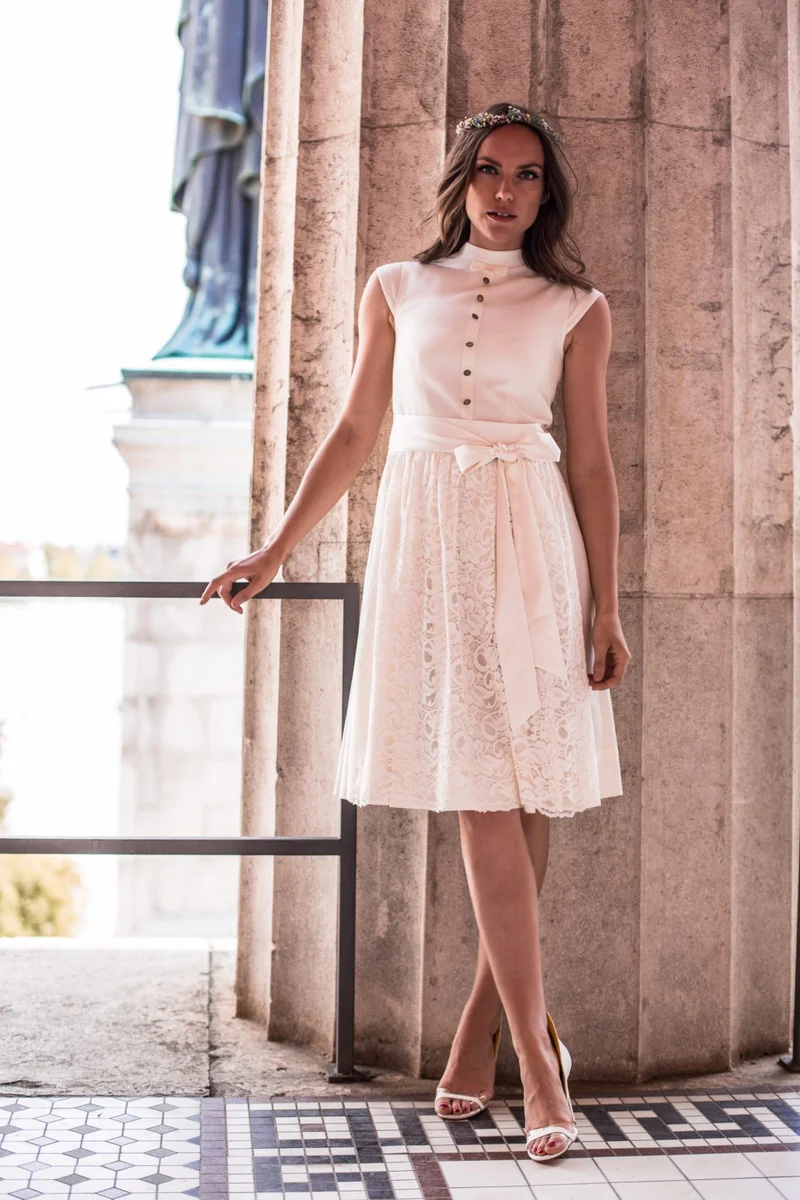 HOCHZEITSDIRNDL LACE AND BOW CREME
