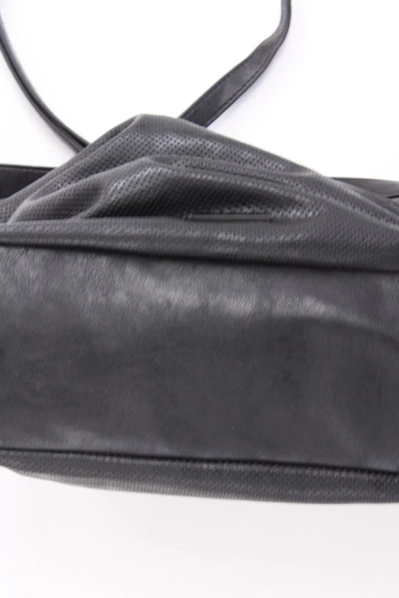 Suri Frey Schultertasche neuwertig schwarz aus Polyurethan