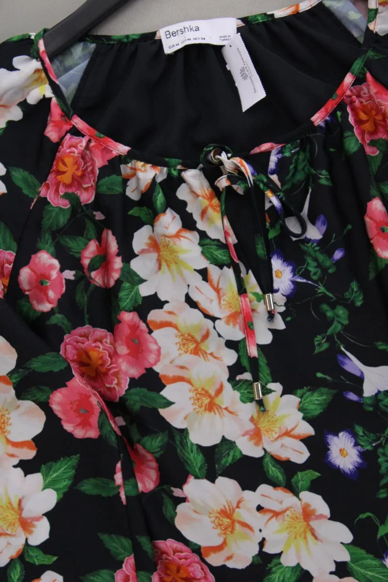 Bershka Langarmkleid Gr. M mit Blumenmuster mehrfarbig