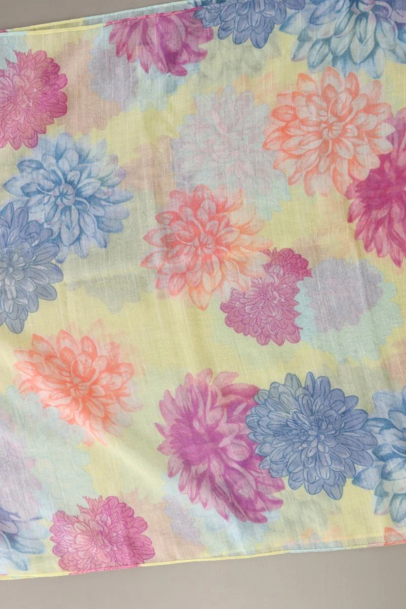 Tuch mit Blumenmuster gelb