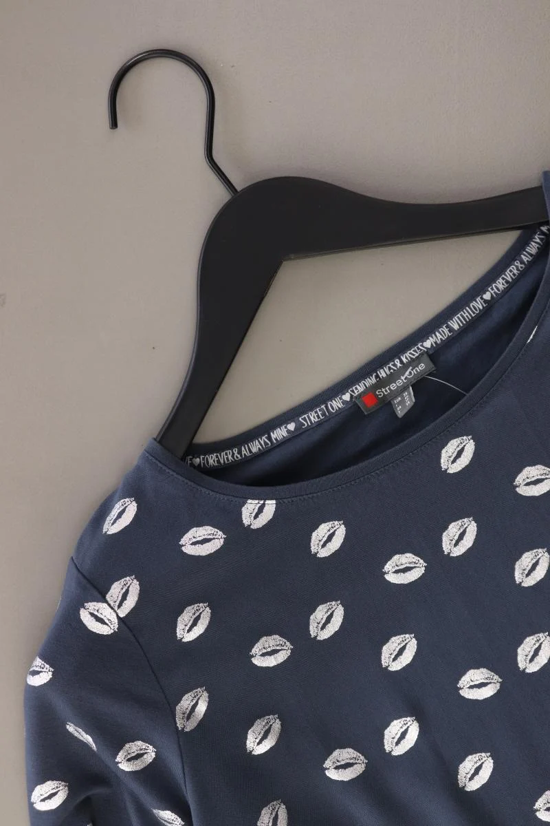 Street One Shirt mit Kussmundmuster Gr. 36 neuwertig Kurzarm blau