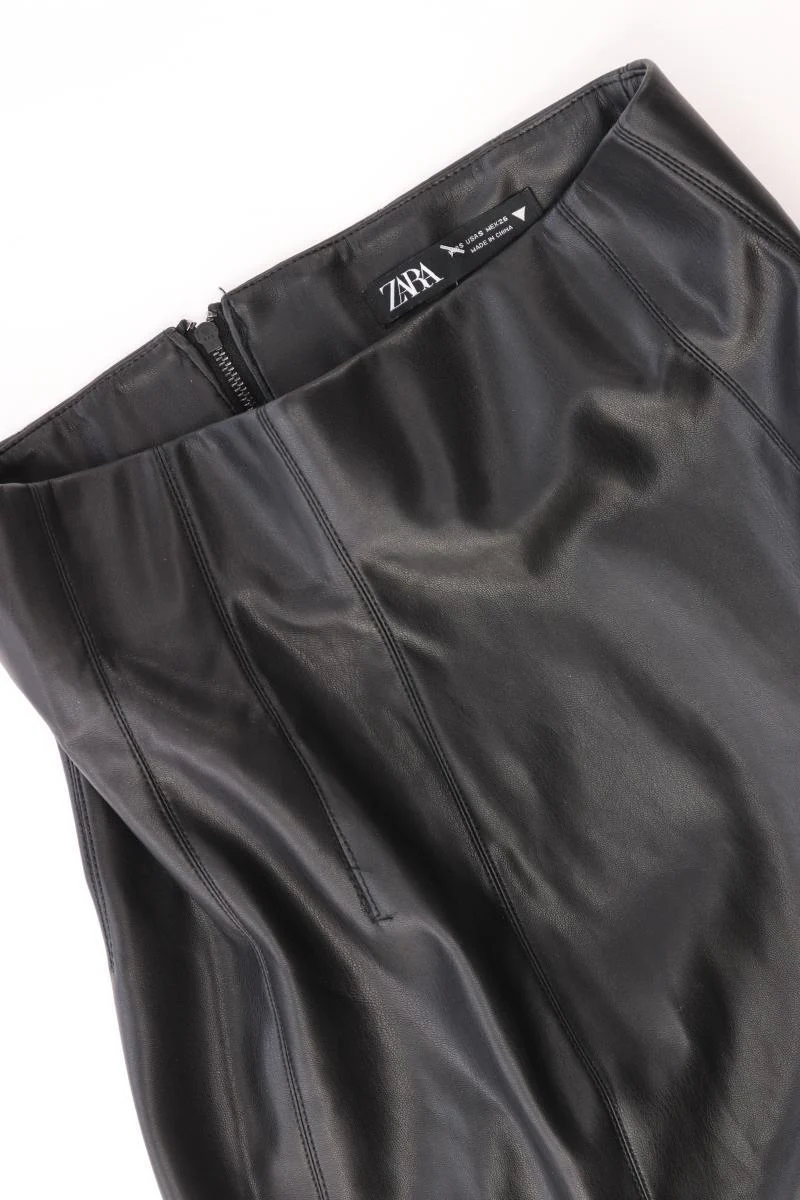 Zara Kunstlederrock Gr. S schwarz