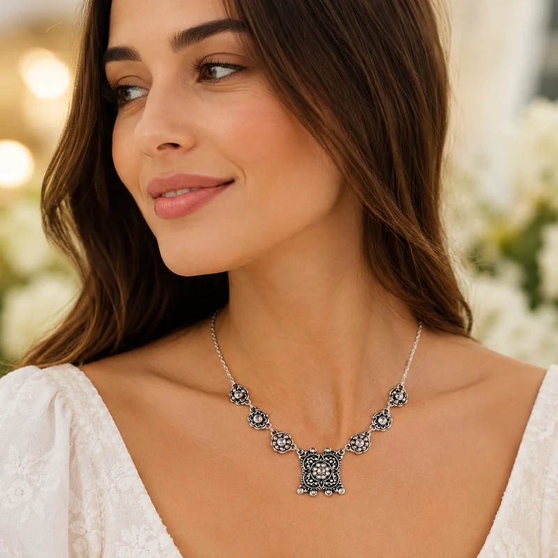 LUISIA® Halskette "Katharina" mit Kristallen von Swarovski®