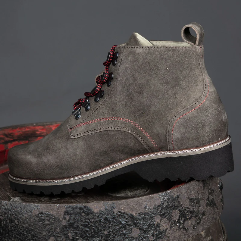 MeiSchua! Trachtenstiefel Rudl Marmor Rot mit roten Schnürsenkel