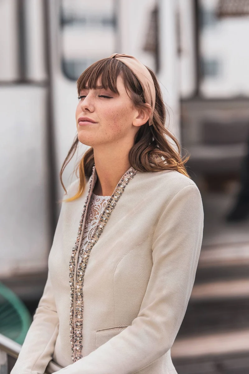 MarJo Damen Trachtenjacke "Sara" mit Rüschenbesatz | Champagner