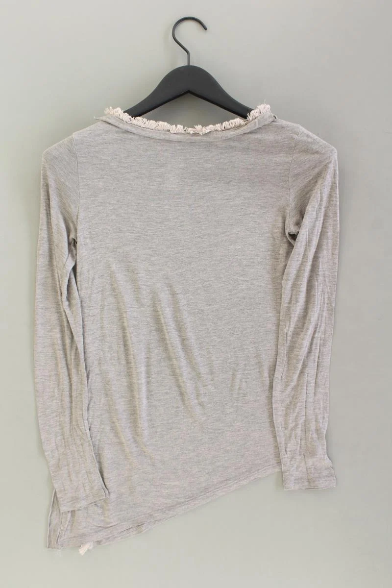 Second Hand Outfit Größe XS mit Sisley Longsleeve-Shirt in Gr. XS und Halskette