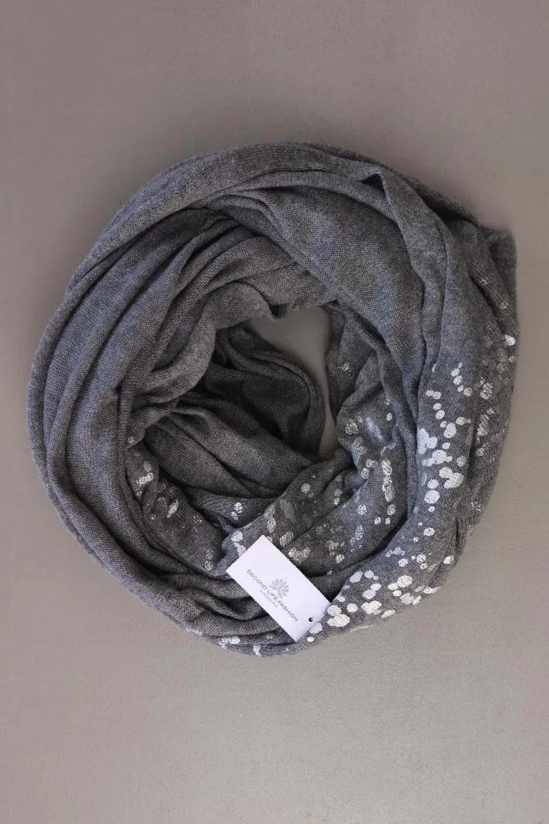 Schal mit Tierdruck grau