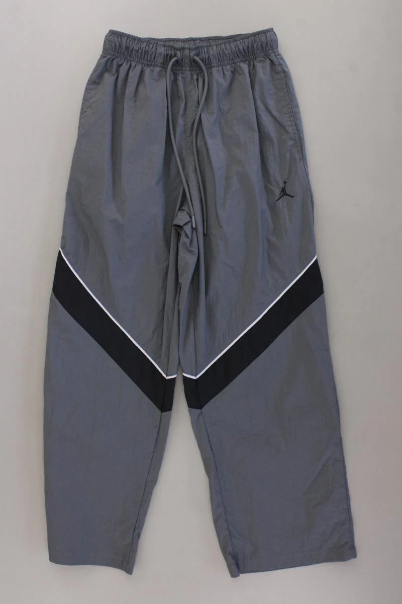 Second Hand Outfit Größe XS mit NA-KD Regular Shirt in Gr. XS und Armband