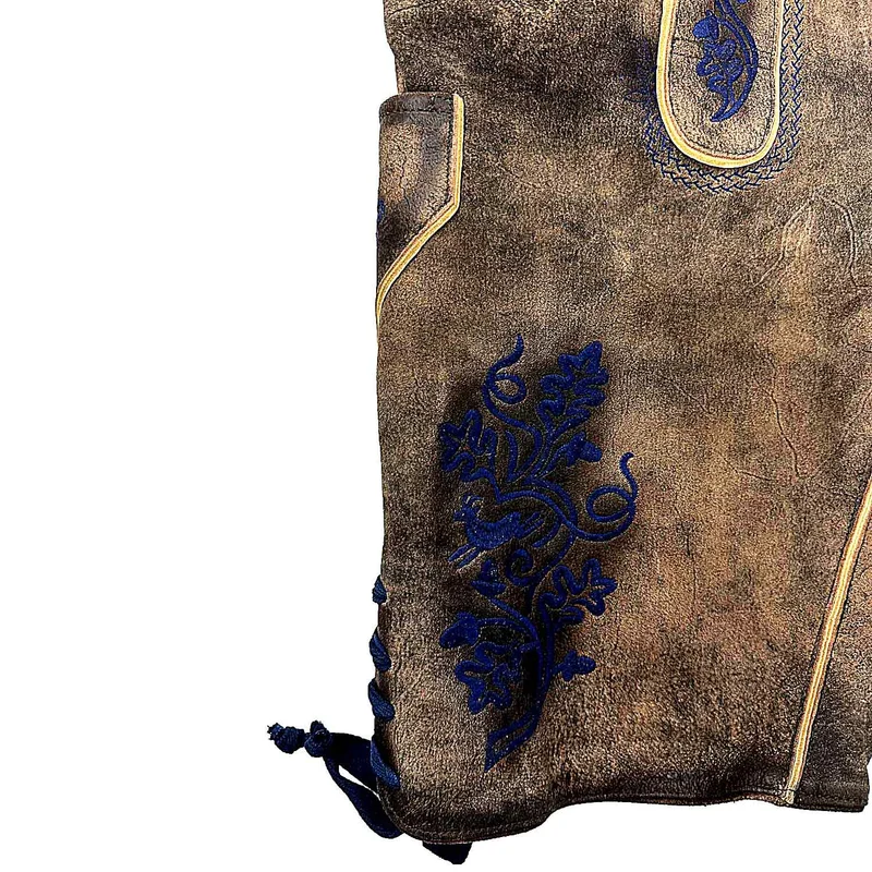 MADDOX Kurze Lederhose "Utz" mit Gürtel | Wildbock er-blau