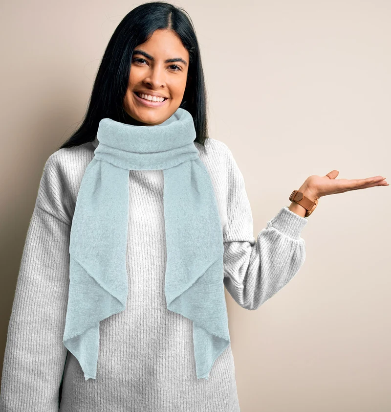Kuscheliger Winter Schal "Eliana" 250 x 63 cm | Hellblau