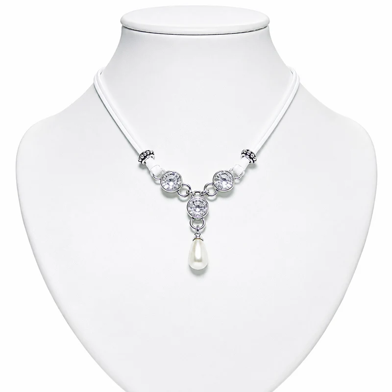 LUISIA® Halskette "Cami" mit Kristallen von Swarovski® und Perle | Weiß