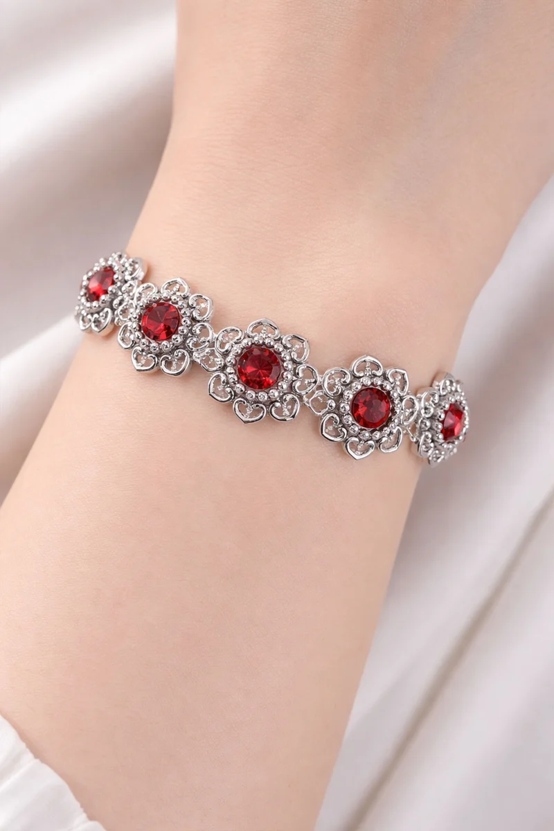 LUISIA® Armband "Leandra" mit Herzblüten und Premium Kristallen | Siam / Dunkelrot