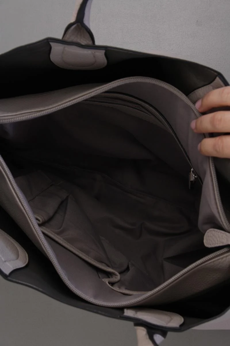 L. Credi Schultertasche neuwertig grau aus Polyurethan