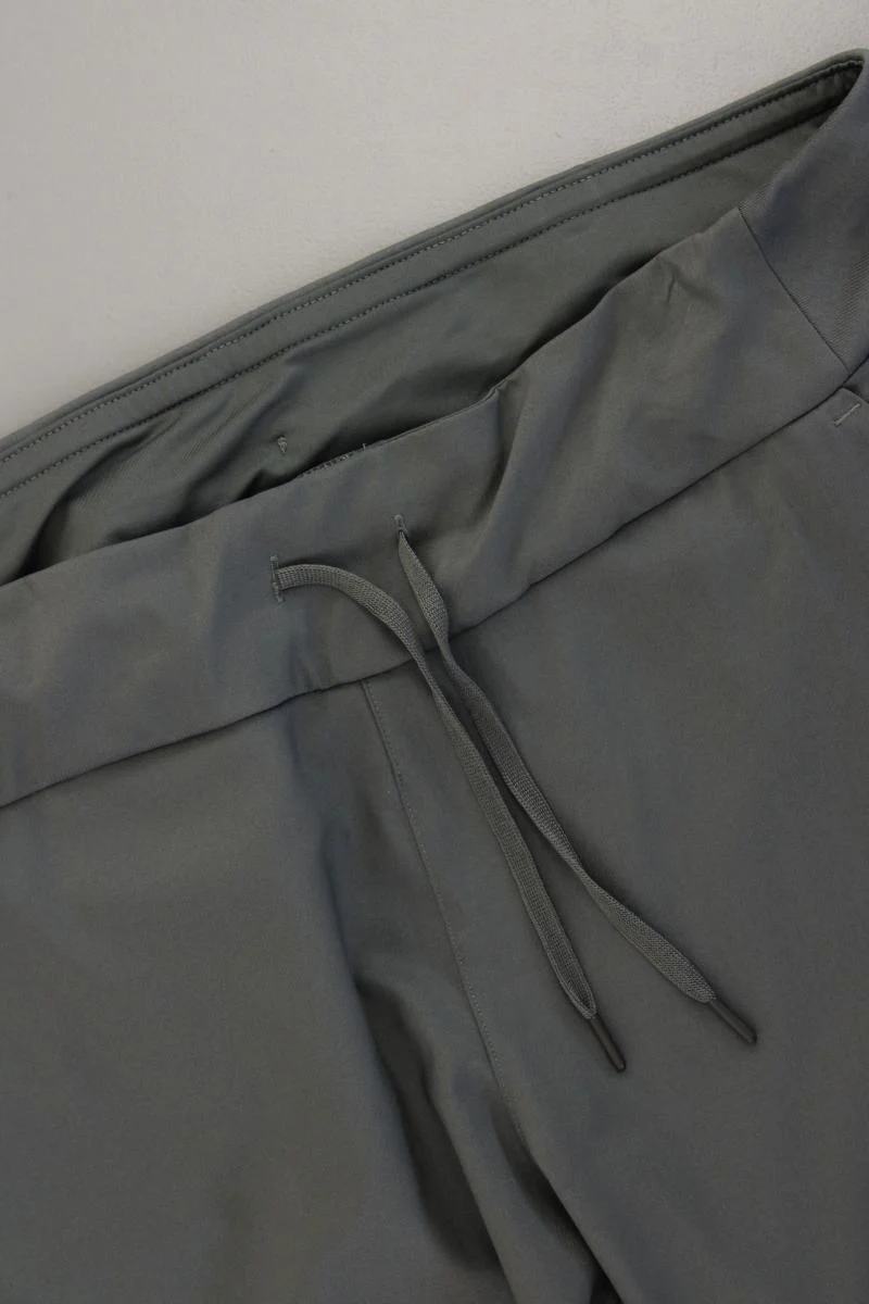 Quechua Stretchhose Gr. 46 olivgrün