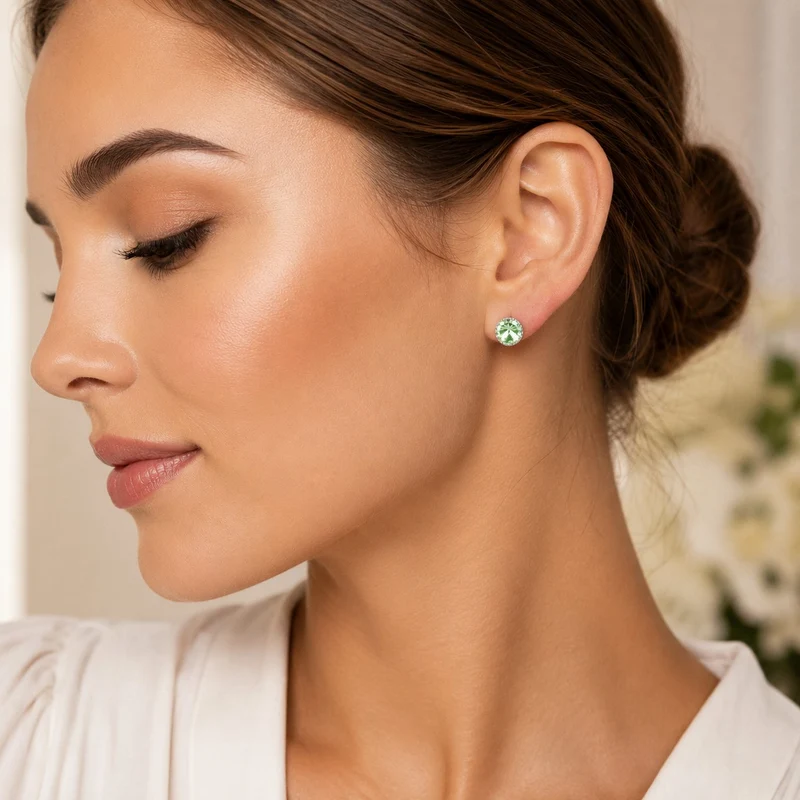 LUISIA® Solitär Ohrstecker "Joy" mit Kristallen von Swarovski® | Chrysolite