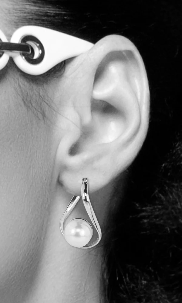 LUISIA® Geschwungene Ohrringe "Liora" mit Premium Perle - Silber / White Pearl