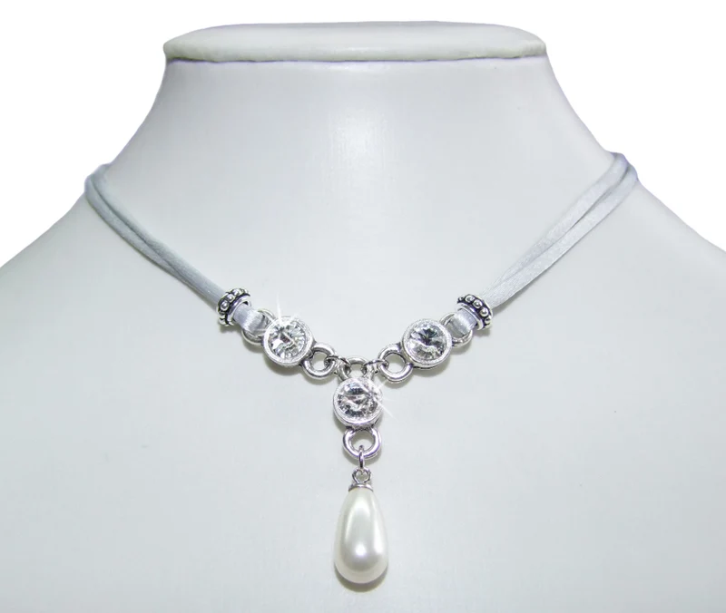LUISIA® Halskette Cami mit Premium Kristallen und Perle - Silber