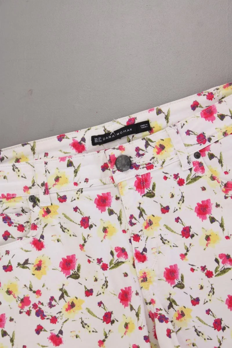 Zara Shorts Gr. 40 mit Blumenmuster creme aus Baumwolle