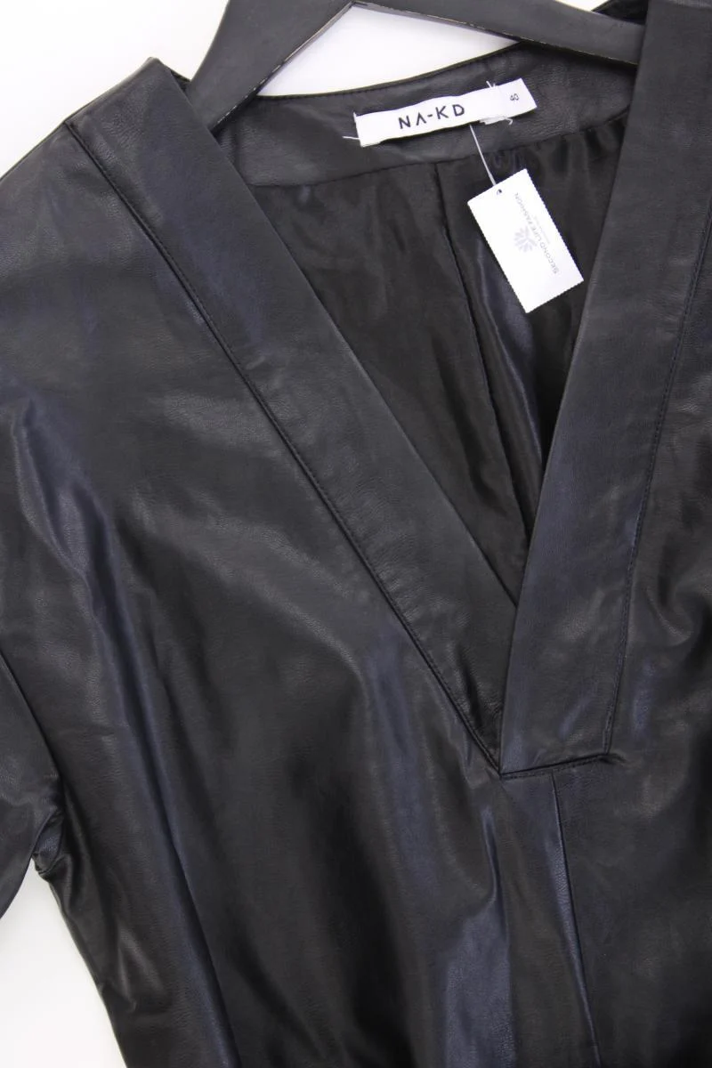 NA-KD Kunstlederkleid Gr. 40 neuwertig mit Gürtel Kurzarm schwarz