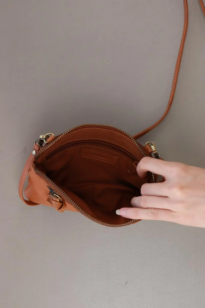 Treats Umhängetasche neuwertig braun aus Leder