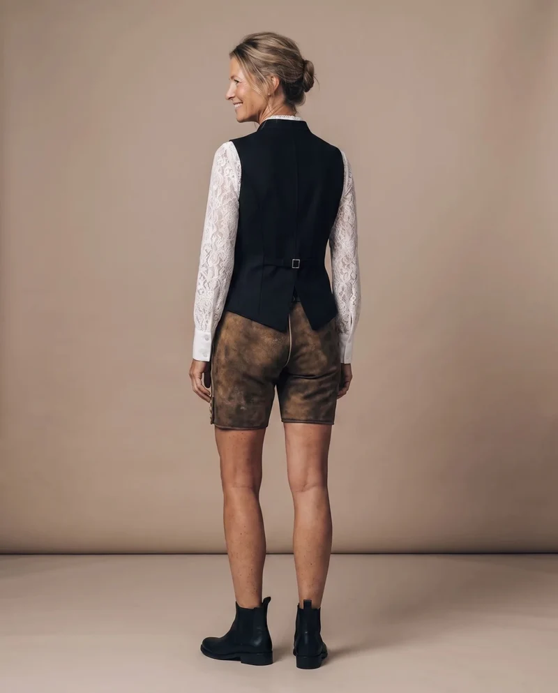 MODELL: JAMILA SCHWARZ