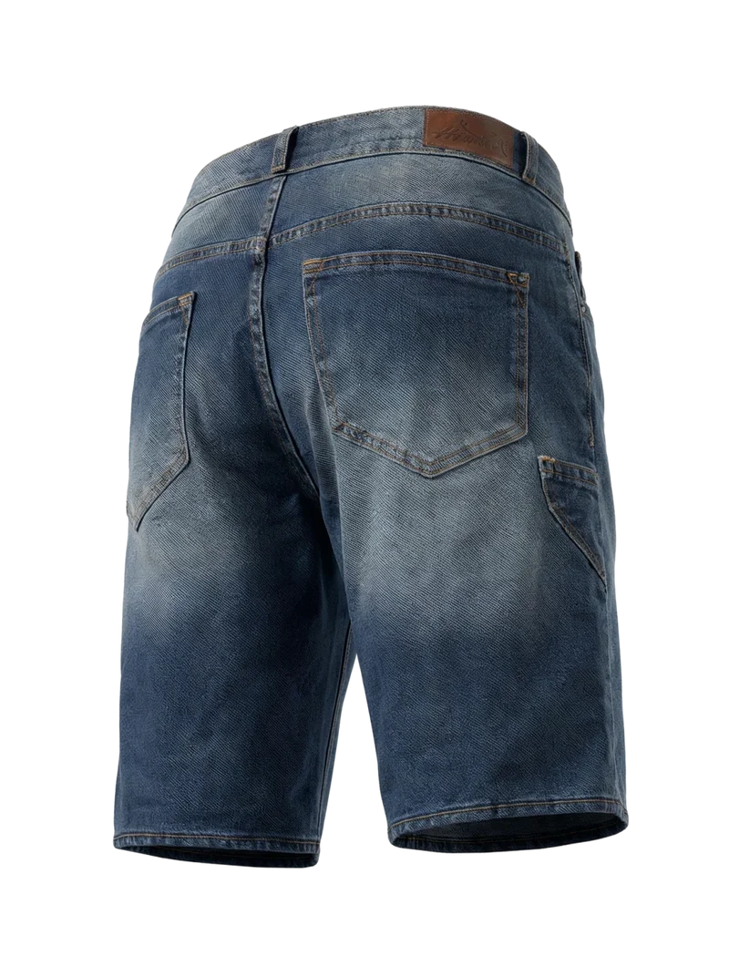 MODELL: HENRI DENIM