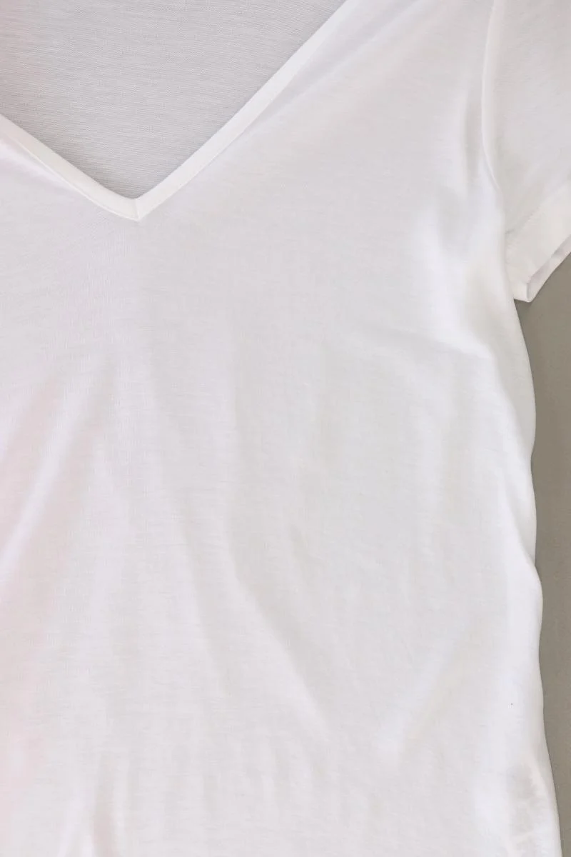 Asos Shirt mit V-Ausschnitt Gr. 34 Kurzarm weiß aus Lyocell