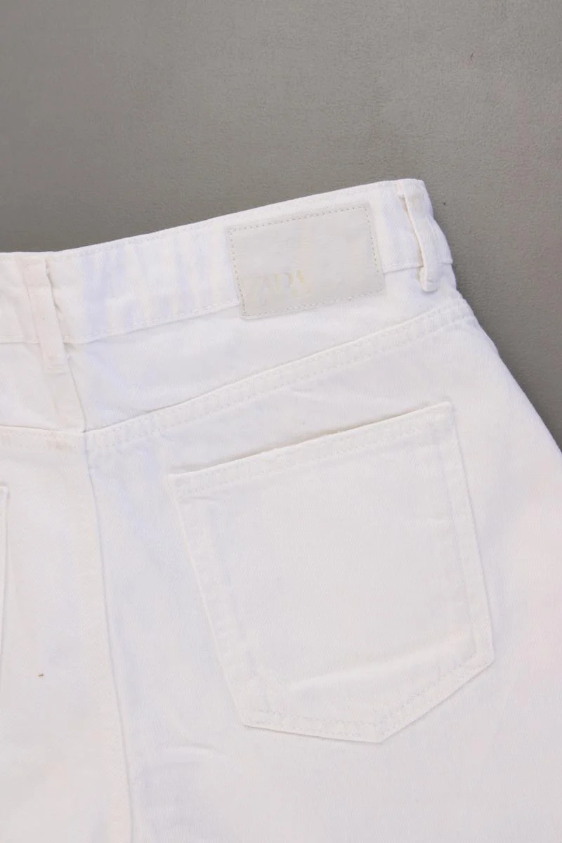 Zara Jeansshorts Gr. 38 weiß