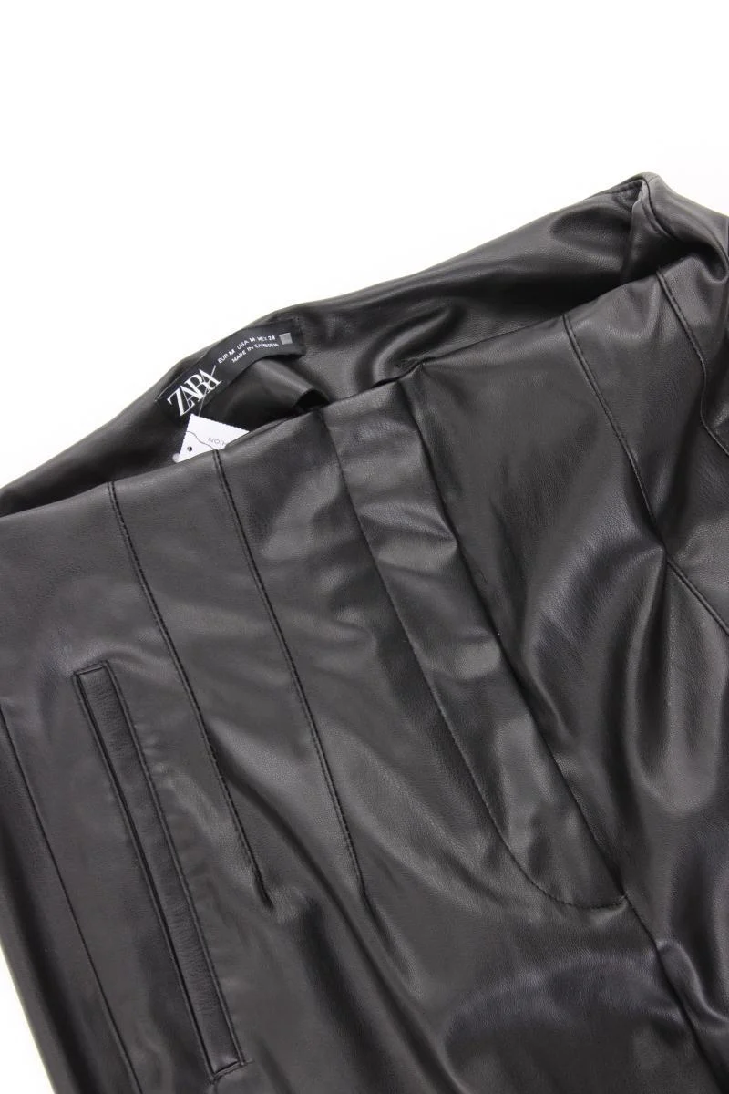 Zara Kunstlederhose Gr. M schwarz aus Polyurethan