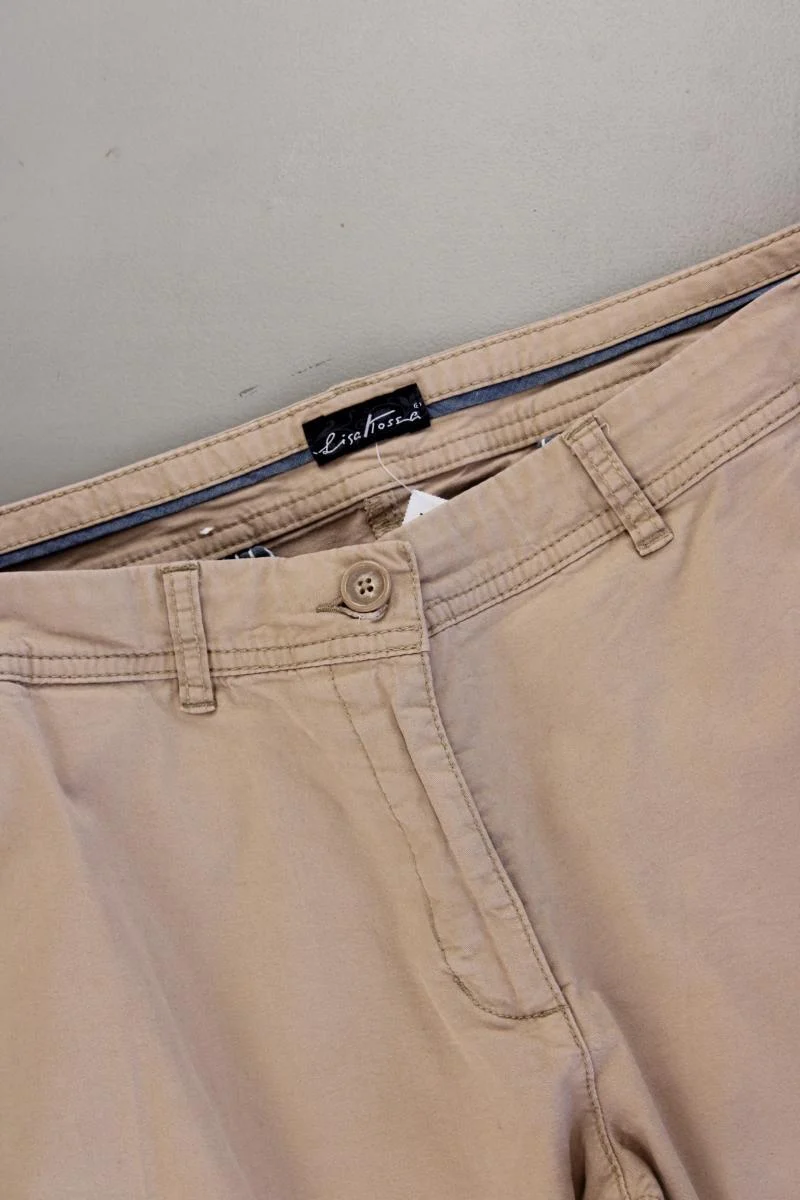 Lisa Tossa Chinohose Gr. 46 creme aus Baumwolle