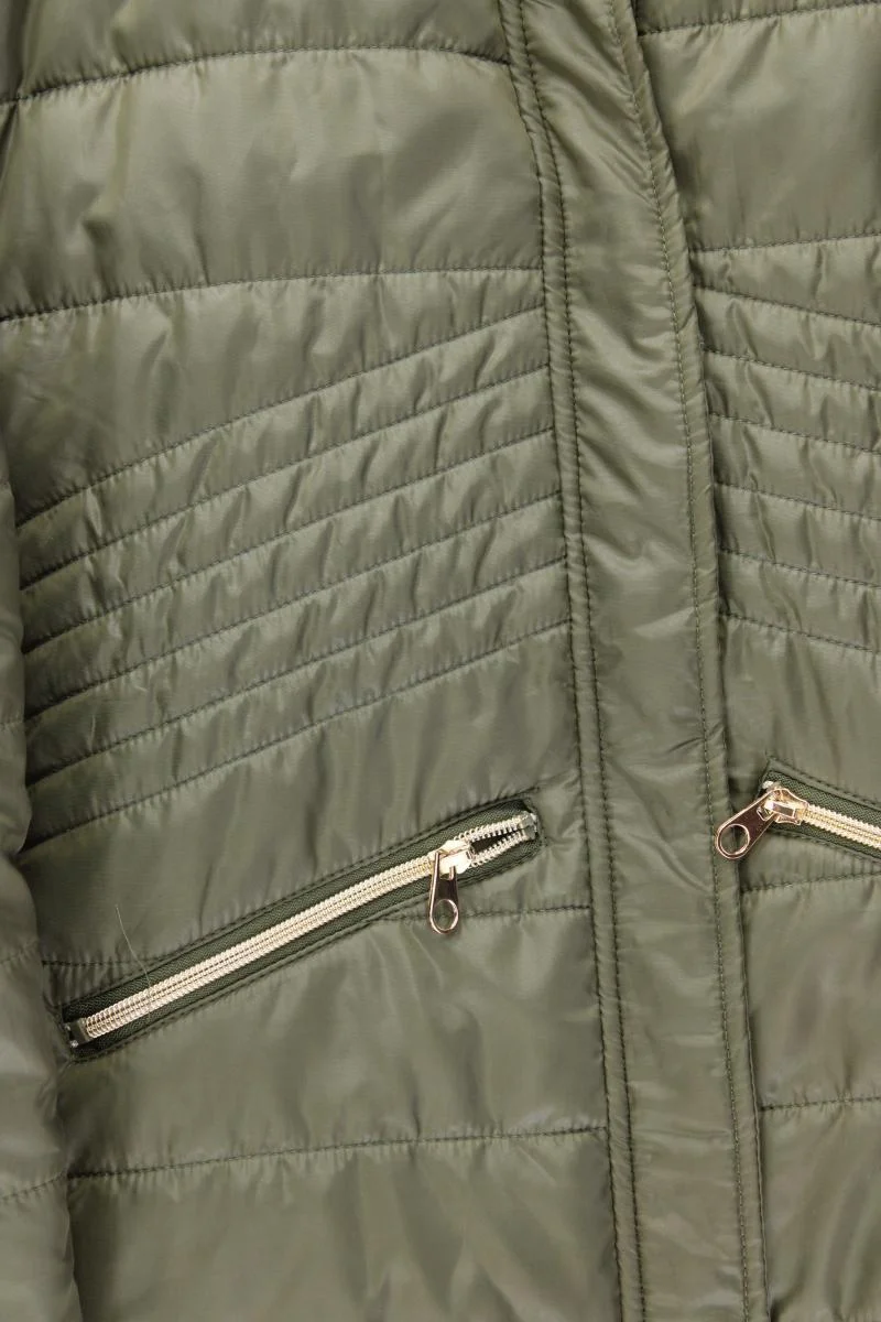 Winterjacke Gr. 44/46 neuwertig olivgrün aus Polyester