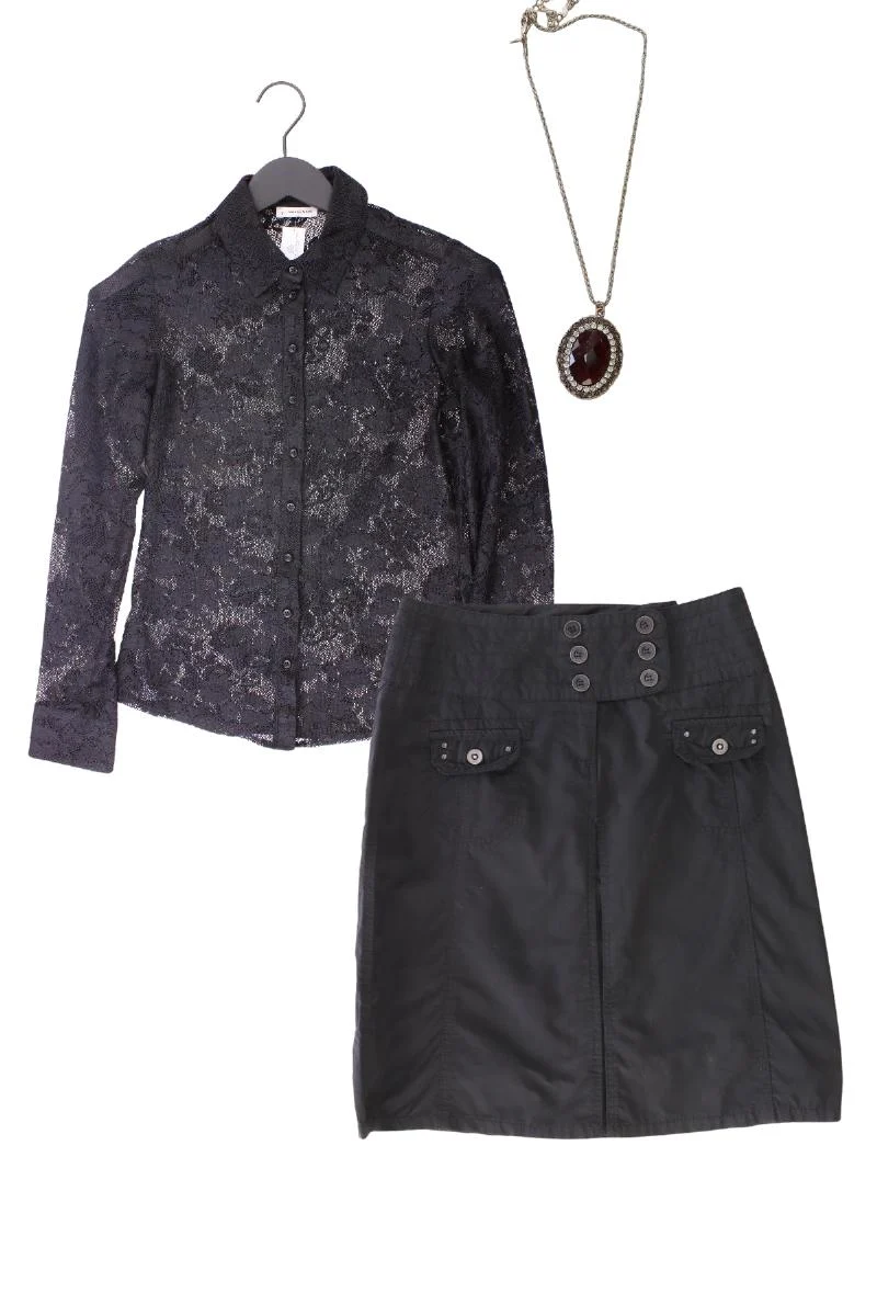 Second Hand Outfit Größe S mit More&More Spitzenbluse in Gr. 36 und Halskette