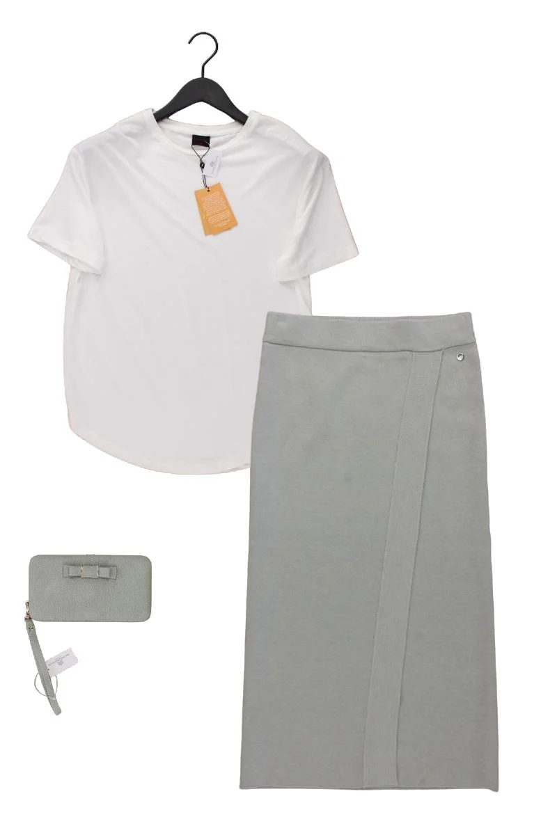 Second Hand Outfit Größe XS mit Kleinigkeit T-Shirt in Gr. XS und Accessoire