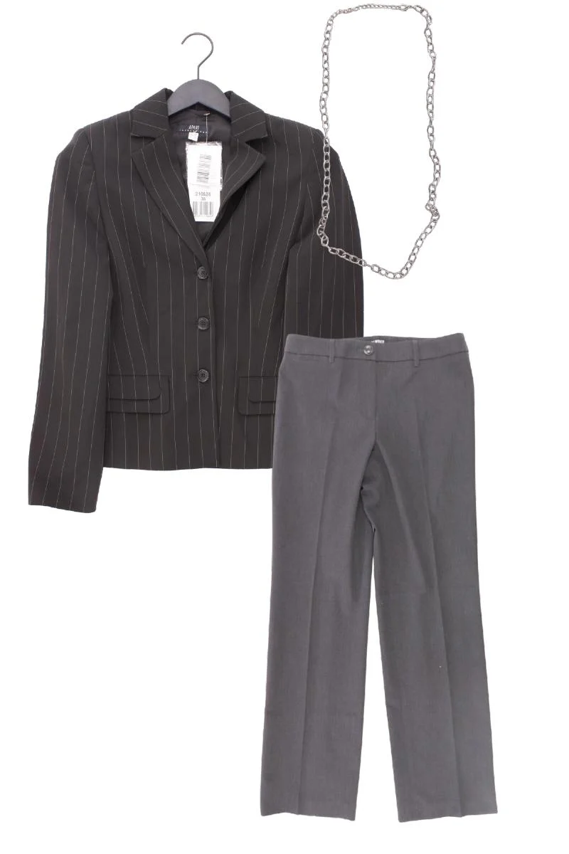 Second Hand Outfit Größe S mit Apart Classic Blazer in Gr. 36 und Halskette