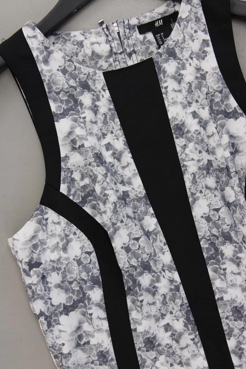 H&M Etuikleid Gr. 36 mit Blumenmuster Ärmellos grau aus Polyester