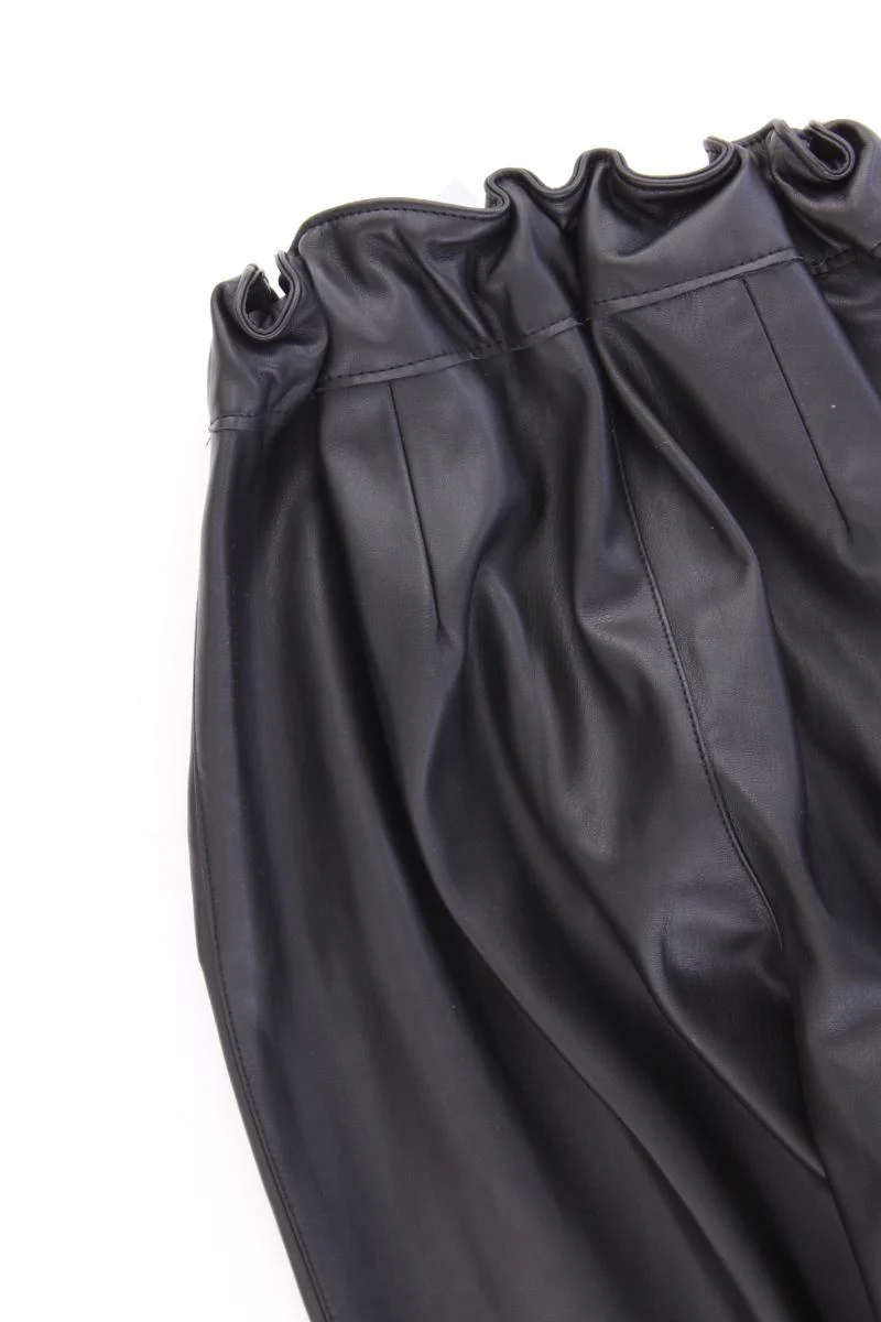 Zara Kunstlederhose Gr. 38 neuwertig schwarz aus Polyurethan