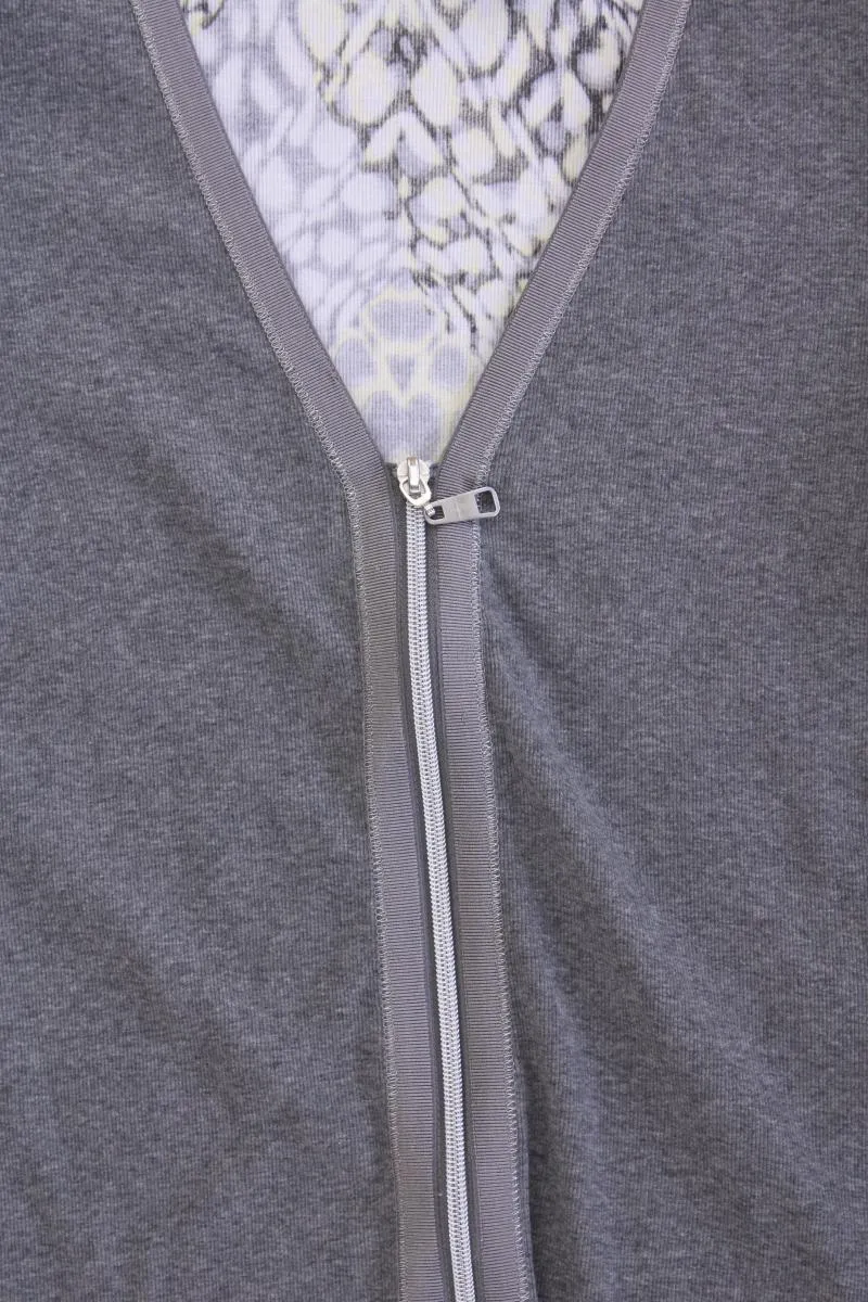 Hauber Shirt mit V-Ausschnitt Gr. 42 neuwertig Kurzarm grau aus Baumwolle