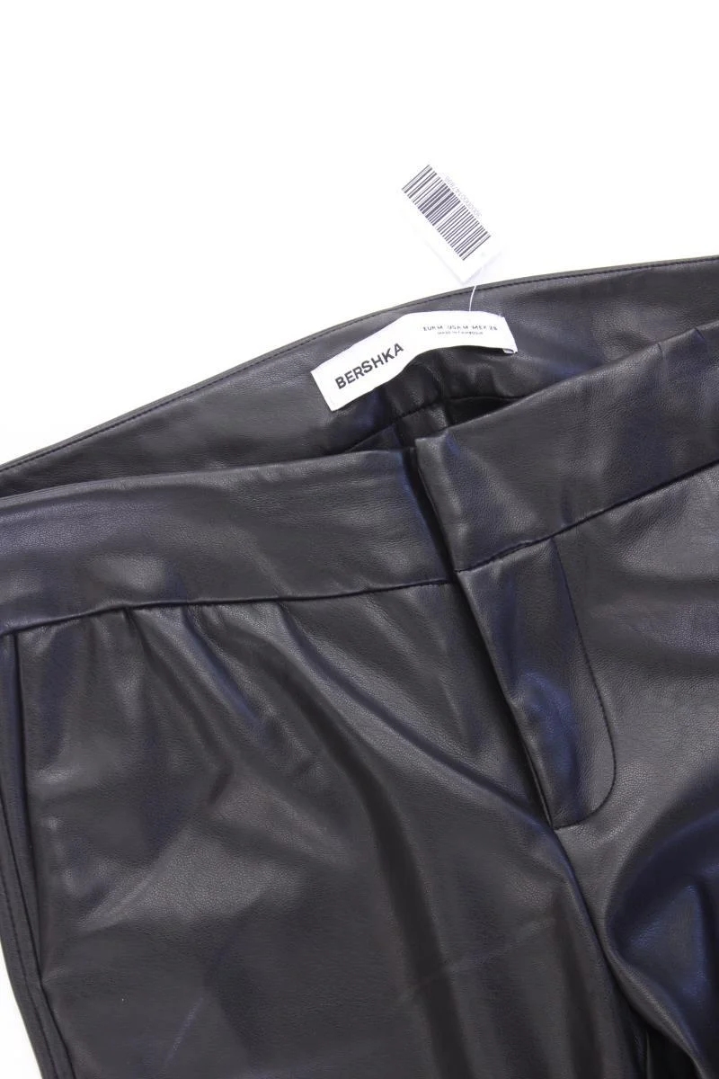 Bershka Kunstlederhose Gr. M neuwertig schwarz aus Polyester