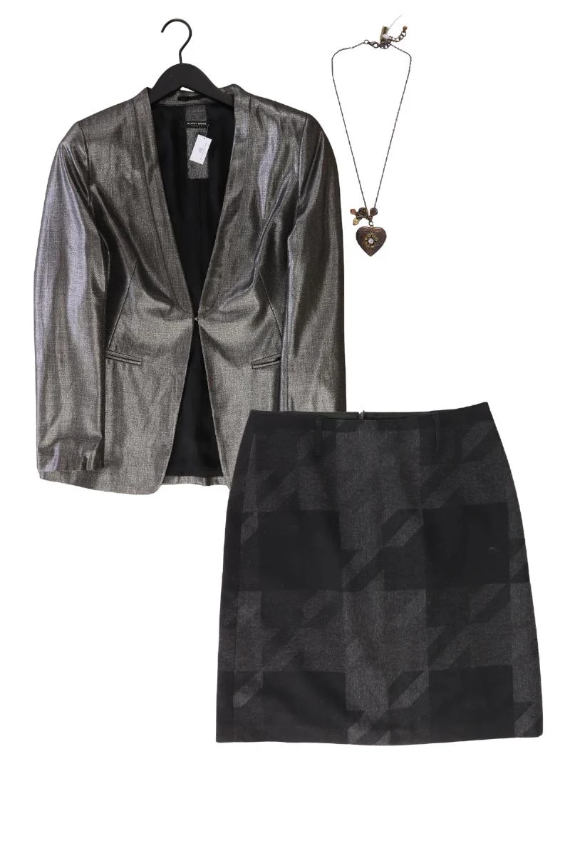 Second Hand Outfit Größe M mit Blacky Dress Longblazer in Gr. 40 und Halskette